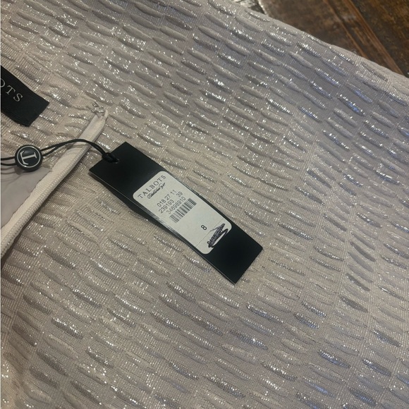 Talbots NWT Shimmering Beige Pencil Skirt in size 8 - Picture 11 of 16
